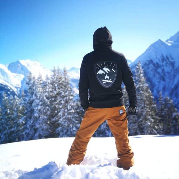 Herren Model im Winter in den bergen mit Gipfelband hoodie